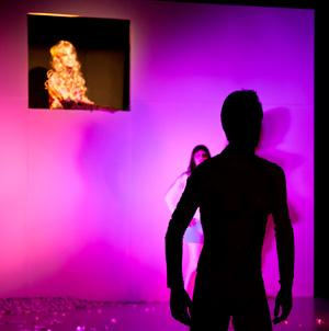 Scenda da "Adoro il fucsia" | Osservatorio Digitale
